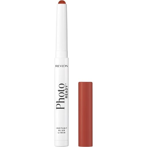Revlon Photoready Instant Blur Liner Perfilador de labios de textura ligera ofrece un acabado m&aacute;s relleno con un efecto blur inmediato