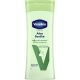 Vaseline Aloe Soothe 48h Light Moisture Soothes & Hydrates Locion corporal de rápida absorción y textura ligera mantiene la piel hidratada con aloe vera 400 ml