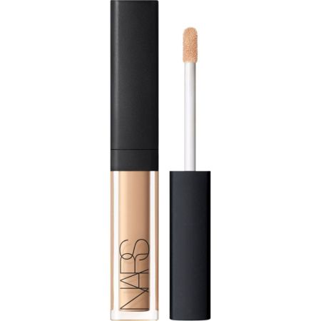 Nars Mini Radiant Ceramy Complete Concealer Corrector líquido oculta imperfecciones reduce las líneas de expresión y signos de fatiga ofreciendo acabado luminoso