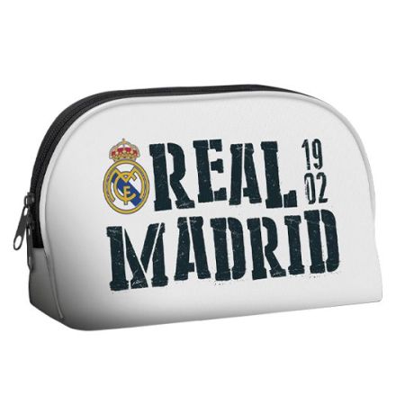 Real Madrid Neceser Set añade un toque de estilo y elegancia a tu rutina de cuidado personal