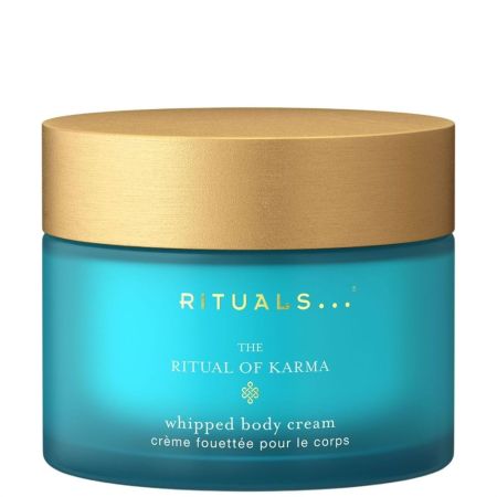 Rituals The Ritual Of Karma Whipped Body Cream Crema corporal hidratante de textura batida y no grasa ofrece piel suave con aroma a flor de loto y té blanco 220 ml